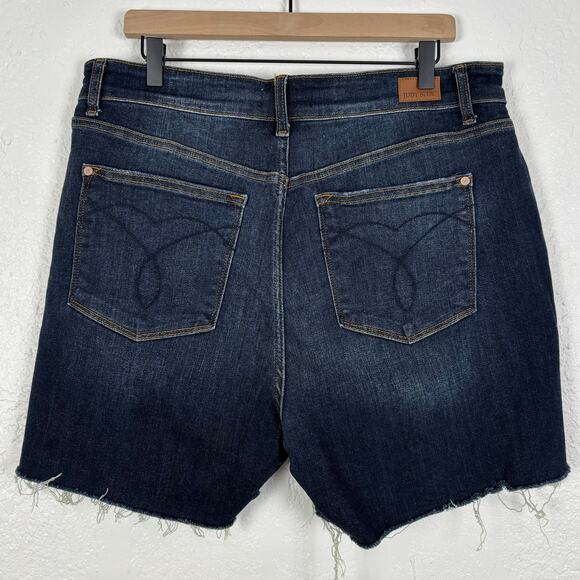 Judy Blue Dark Wash Button Fly Denim Cutoff Shorts Plus Size 2XL - Picture 2 of 4
